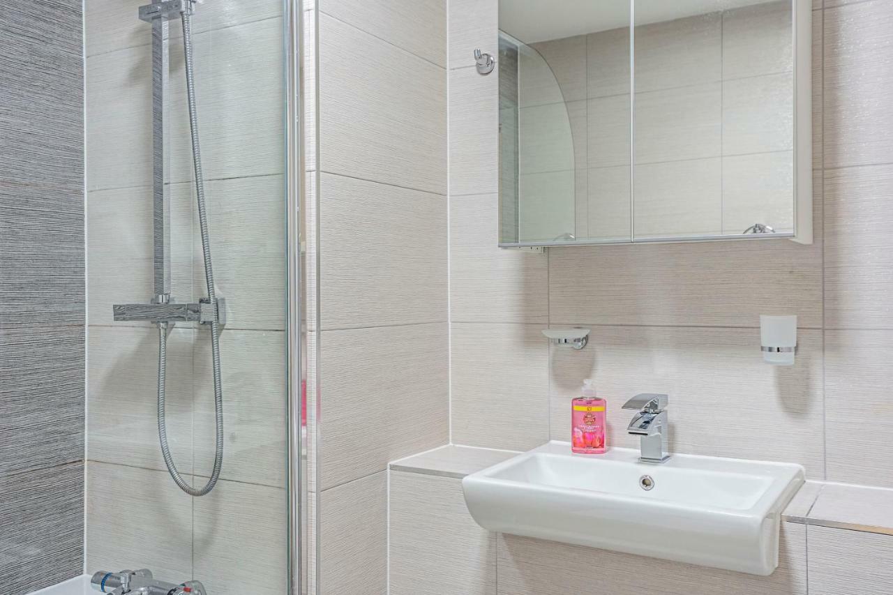 Modern Apartment Canary Wharf London Bagian luar foto
